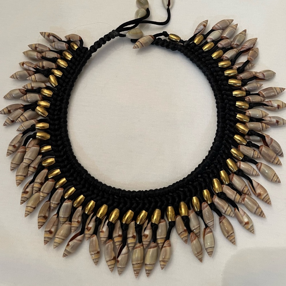 Vintage Shell choker necklace